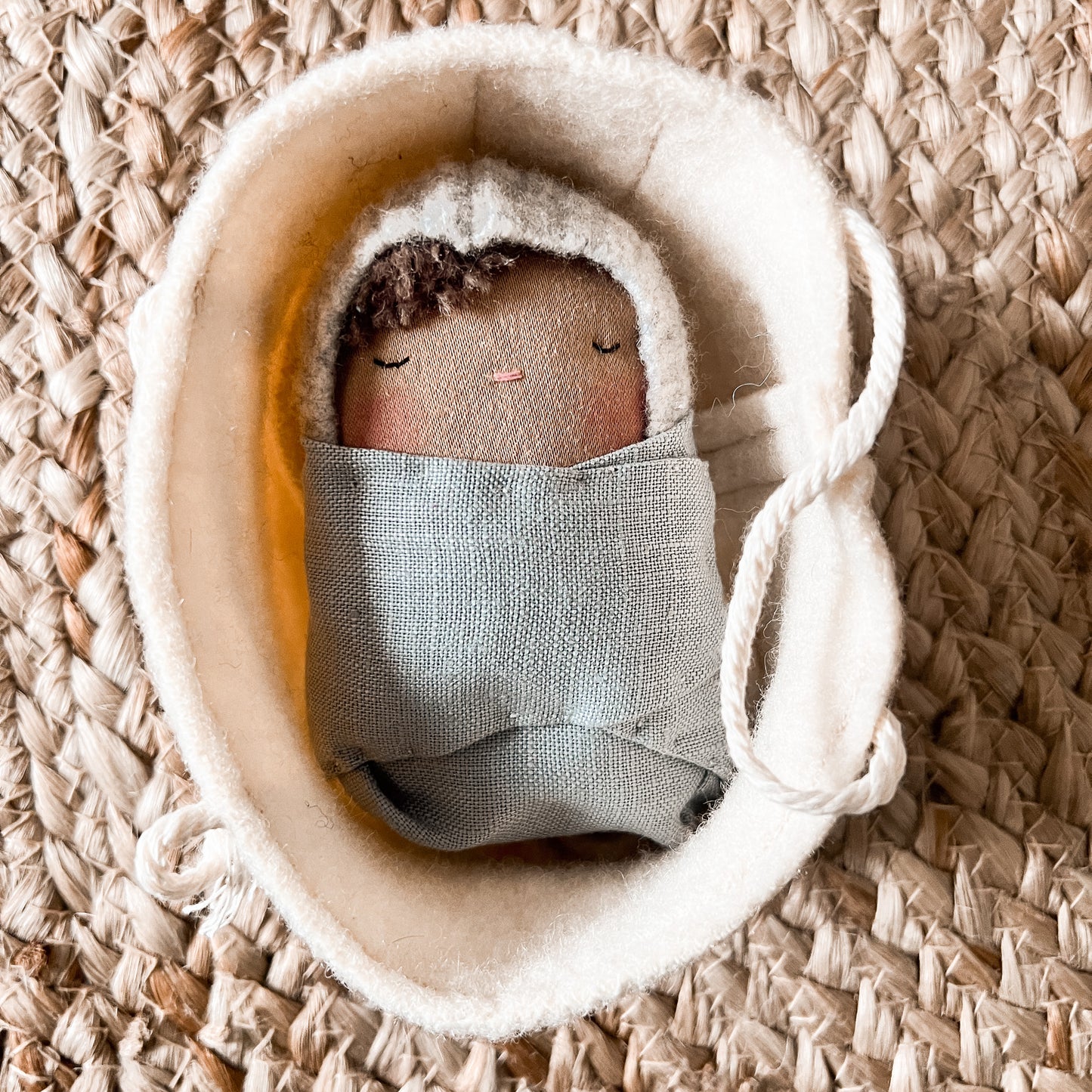 Poupée & son panier