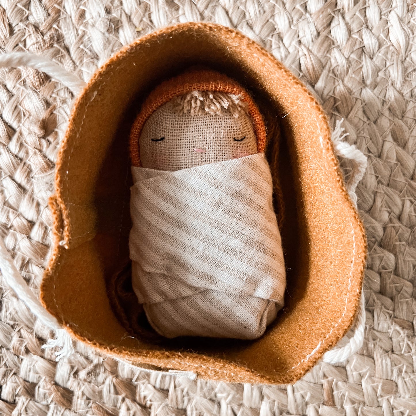 Poupée & son panier